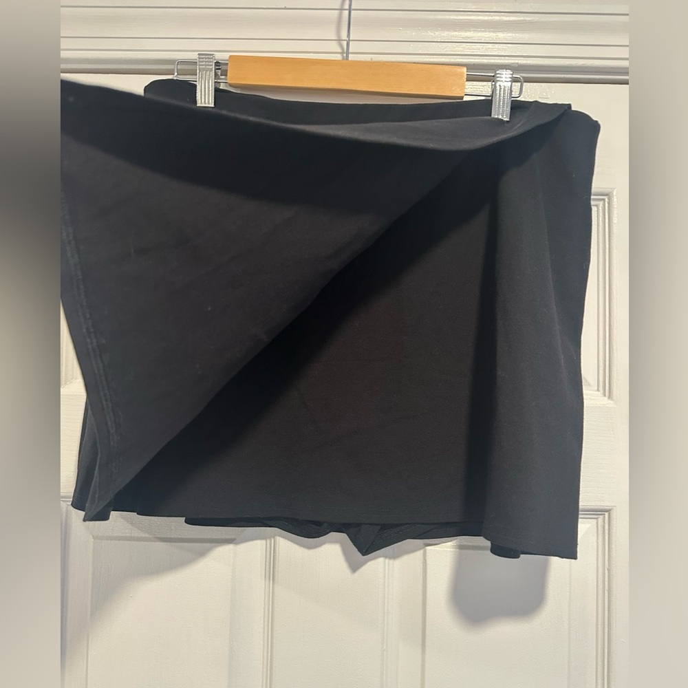 American Eagle Black Skort - Picture 2 of 4